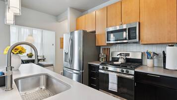 Fridge, microwave, oven, stovetop