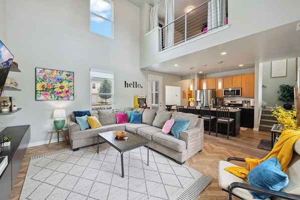 Smart TV, fireplace, video games, books - Holiday Headquarters! Bright & Open, Fireplace, Garage, Near Shops & Trails! (South Jordan)