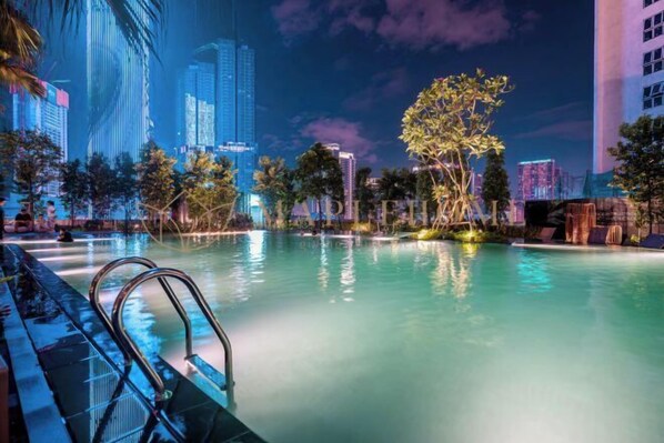 Outdoor pool - Agile Premier Suites Kuala Lumpur (Kuala Lumpur)