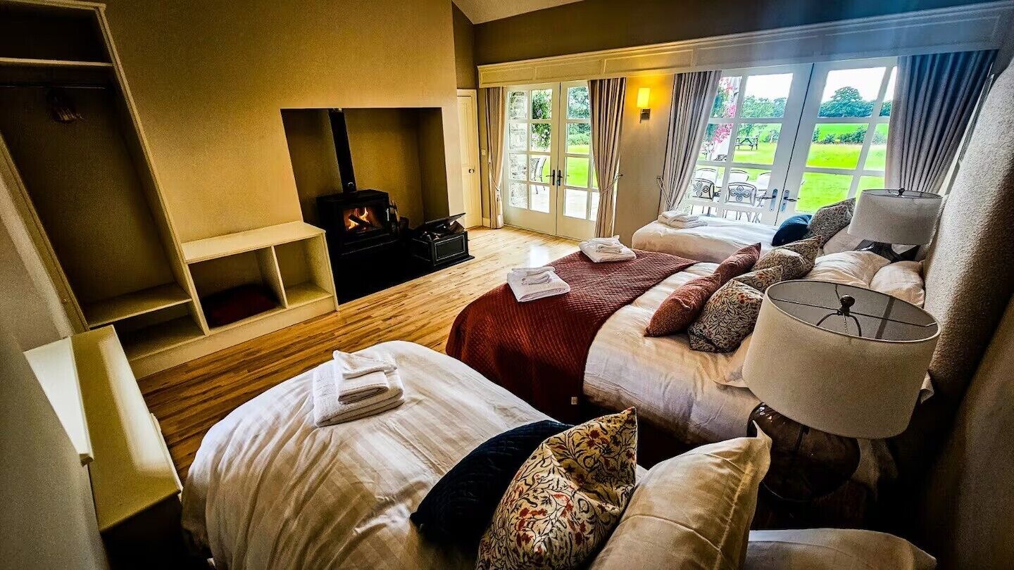 7 bedrooms, iron/ironing board, free WiFi, bed sheets