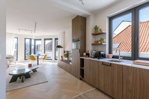 Apartment | 1 bedroom, desk - The Sassy Summit - Chic Comfort Views Good Vibe (Ghent)
