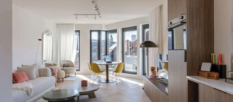 The Sassy Summit - Chic Comfort Views Good Vibe