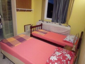 2 bedrooms, iron/ironing board, WiFi, bed sheets