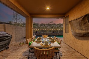 House, Berbilang Katil, Pool Access, Mountain View (119TH Sun City) | Tempat makan luar