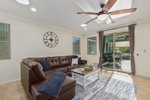 House, Multiple Beds, Pool Access, Mountain View (119TH Sun City) | Living area