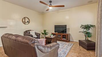 House, Multiple Beds, Pool Access, City View (Blackfoot Two San Tan Valley) | Living area