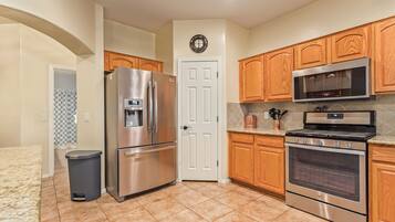 獨棟房屋, 多張床, 可使用泳池, 城市景觀 (Blackfoot Two San Tan Valley) | 私人廚房