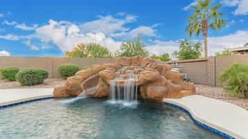 Kolam renang terbuka