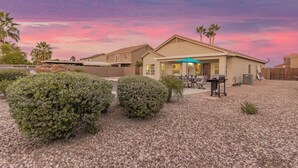 A residential building with a patio area, a barbecue grill, and a small table with chairs. - Blackfoot Two San Tan Valley (San Tan Valley)