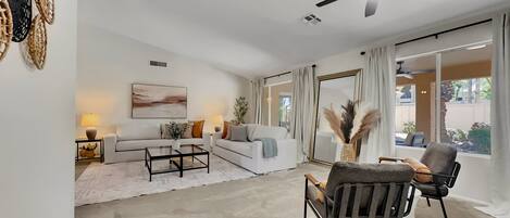 單棟房屋, 多張床, 可使用泳池, 花園景 (Nacoma Sun Lakes) | 客廳