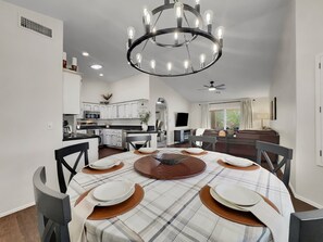 Hus - flera sängar - tillgång till pool - utsikt mot trädgården (Nacoma Sun Lakes) | Restauranger