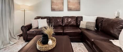 House, Multiple Beds, Pool Access, Garden View (Nacoma Sun Lakes) | Living area