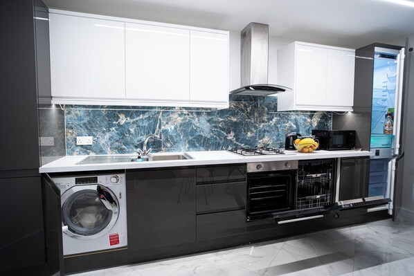 Mikroaaltouuni, uuni, astianpesukone