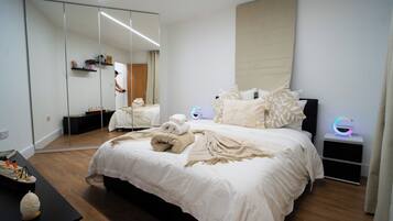3 bedrooms, iron/ironing board, WiFi, bed sheets