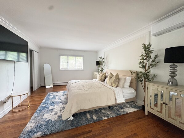 4 bedrooms, iron/ironing board, WiFi, bed sheets