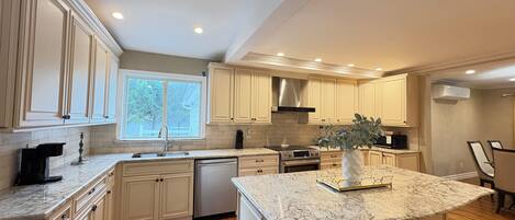 微波炉、烤箱、炉灶、洗碗机