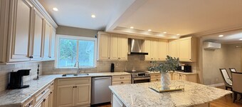 Peaceful Affordable Huge House Near Paintball + Beaches + Parks