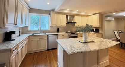 Peaceful Affordable Huge House Near Paintball + Beaches + Parks