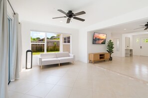 Interior - 10MIN BEACH / 8MIN FORT MYERS DOWNTWON 3BDR/6BEDS (Fort Myers)