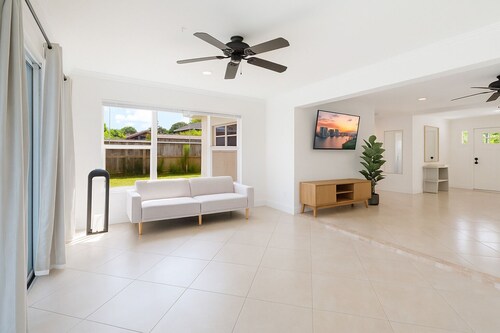 10MIN BEACH / 8MIN FORT MYERS DOWNTWON 3BDR/6BEDS