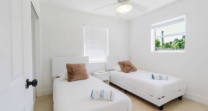 10MIN BEACH / 8MIN FORT MYERS DOWNTWON 3BDR/6BEDS