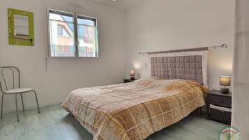 4 bedrooms, iron/ironing board, free WiFi
