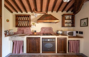 Fridge, stovetop, coffee/tea maker