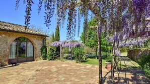 Terrace/patio - Amazing apartment in Casole d'Elsa with WiFi (Casole d'Elsa)