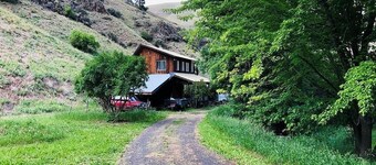 Cozy Rustic Cabin in Riggins – Nature Awaits at Your Door!