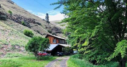 Cozy Rustic Cabin in Riggins – Nature Awaits at Your Door!