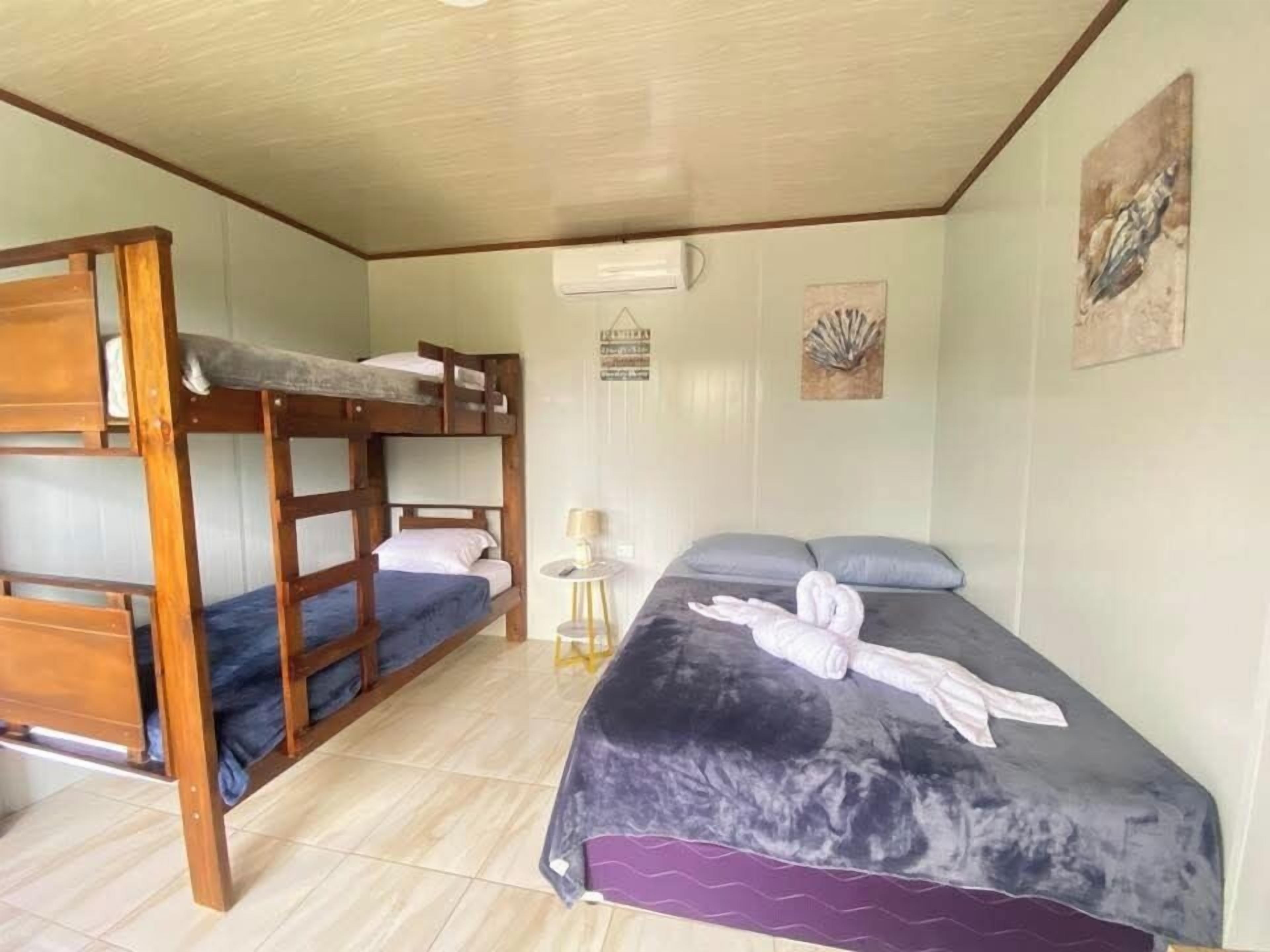 Bureau, Wi-Fi gratuit, draps fournis