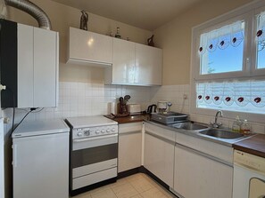 Kjøleskap, mikrobølgeovn, ovn og brødrister