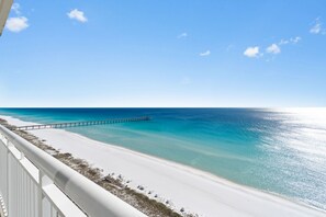 On the beach - Luxurious Gulf-front Condo, Heated Pool, Spa/Gym (Navarre Beach)