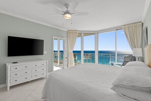 3 bedrooms, iron/ironing board, travel crib, free WiFi - Luxurious Gulf-front Condo, Heated Pool, Spa/Gym (Navarre Beach)