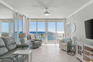 Smart TV - Luxurious Gulf-front Condo, Heated Pool, Spa/Gym (Navarre Beach)