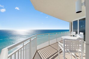 Property grounds - Luxurious Gulf-front Condo, Heated Pool, Spa/Gym (Navarre Beach)