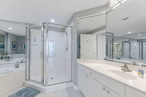 Shower, hair dryer, towels - Luxurious Gulf-front Condo, Heated Pool, Spa/Gym (Navarre Beach)