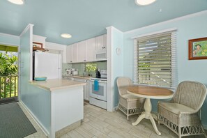 Studio, uitzicht op oceaan | Privékeuken | Een koffiezetapparaat/waterkoker