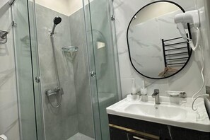 Cots/infant beds - Gul Dala apartments (Almaty)