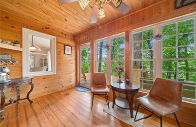 Grays on the River - Hot tub - Game room - Kayaking, Tubing & Fishing