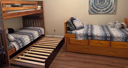 Grays on the River - Hot tub - Game room - Kayaking, Tubing & Fishing