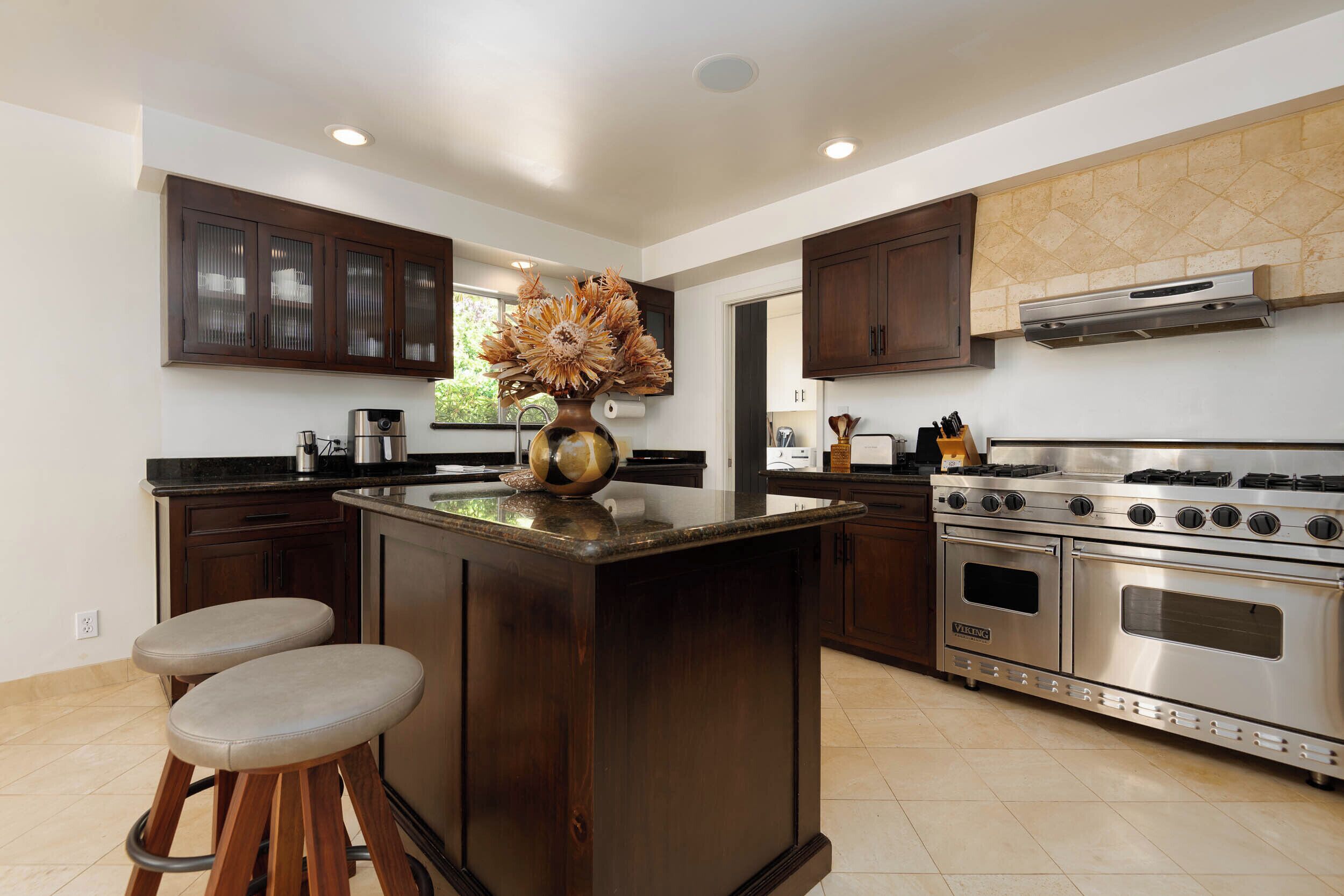 Kylskåp, mikrovågsugn, ugn och spishäll