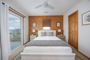 3 bedrooms, free WiFi, bed sheets - 5213-Blue Turtle Cottage, Cozy 3BR, 2.5BA home in Kill Devil Hills with ocean views. (Kill Devil Hills)