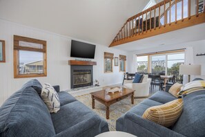 TV, fireplace, books - 5213-Blue Turtle Cottage, Cozy 3BR, 2.5BA home in Kill Devil Hills with ocean views. (Kill Devil Hills)
