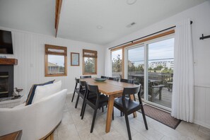 Dining - 5213-Blue Turtle Cottage, Cozy 3BR, 2.5BA home in Kill Devil Hills with ocean views. (Kill Devil Hills)