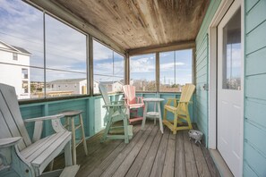 Interior - 5213-Blue Turtle Cottage, Cozy 3BR, 2.5BA home in Kill Devil Hills with ocean views. (Kill Devil Hills)