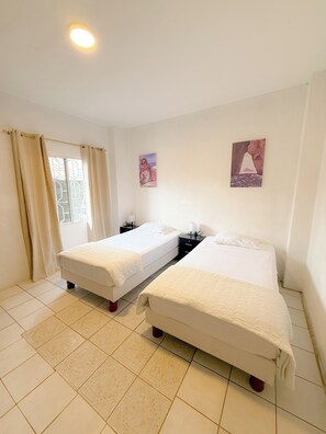 2 bedrooms, internet, bed sheets