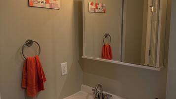 Toallas, jabón, papel de baño