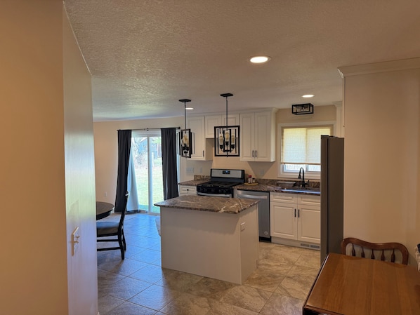 Private kitchen - Charming lake home with 3-bedroom house in Pleasant Lake Milton (Lake Milton)