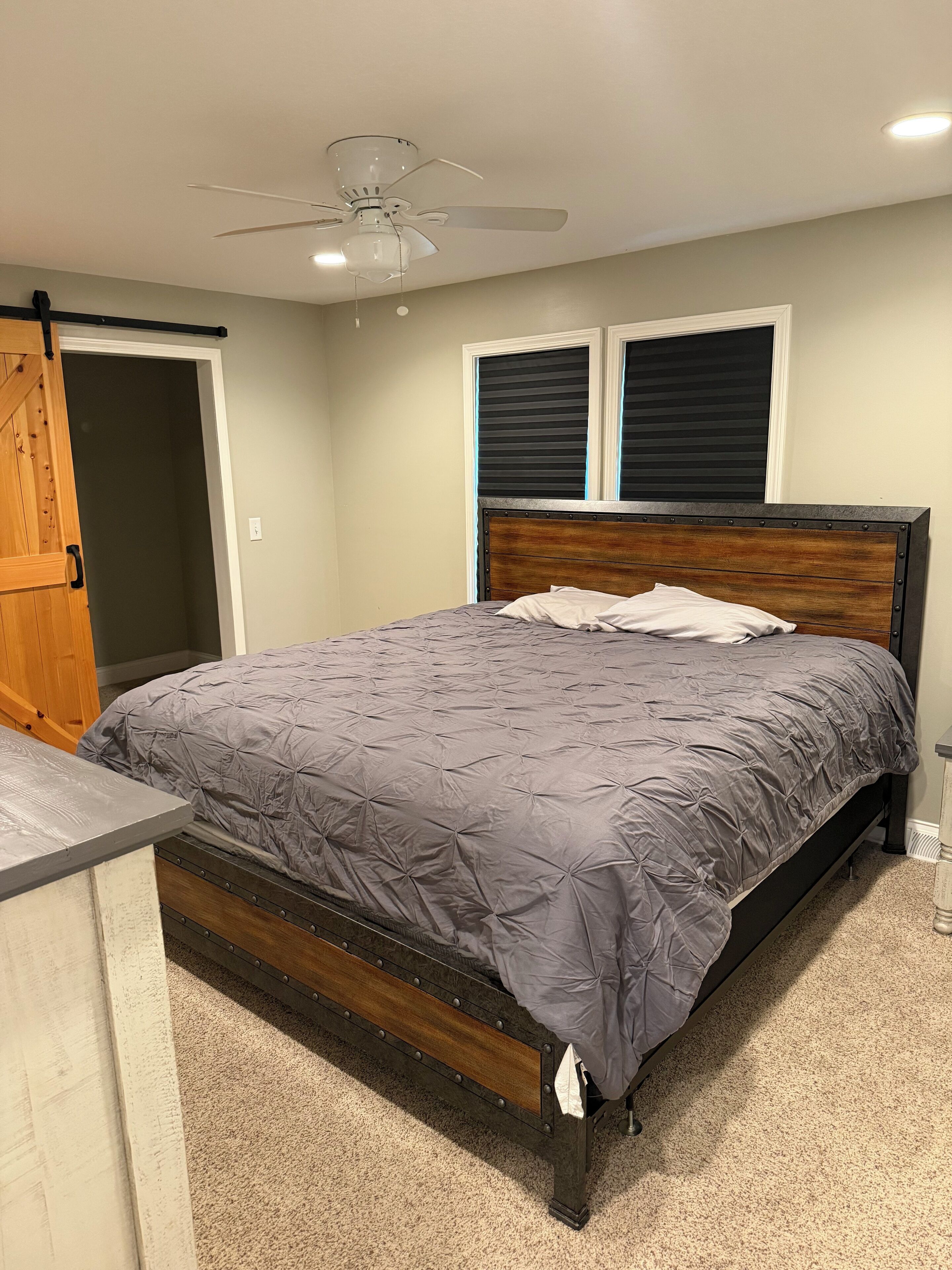 3 habitaciones, tabla de planchar con plancha, wifi y ropa de cama 